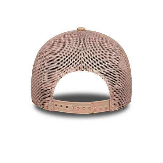 Gorra New Era Yankees  MLB League Essential 9FORTY A-Frame Trucker Mujer Naranja Pastel